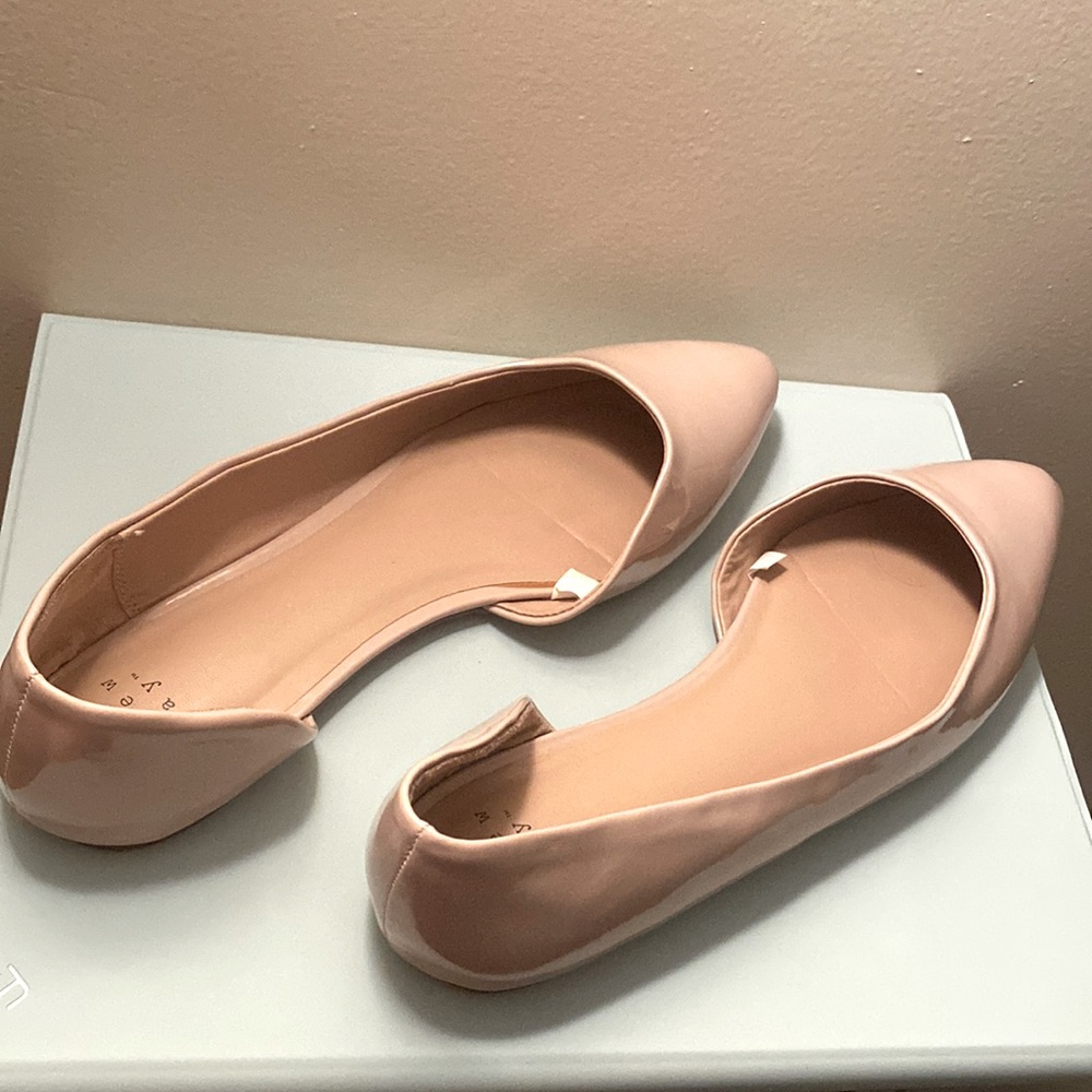Nude/ Blush flats